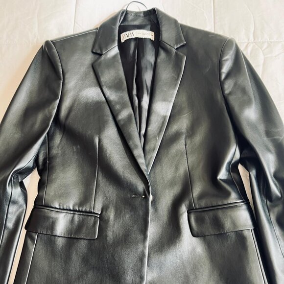 Zara Black blazer with gold buttons - Picture 5 of 7